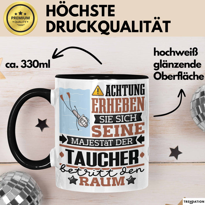 Taucher Geschenk Tasse Lustiger Spruch Erheben Sie Sich Der Taucher Betritt den Raum Schwarz Trendation