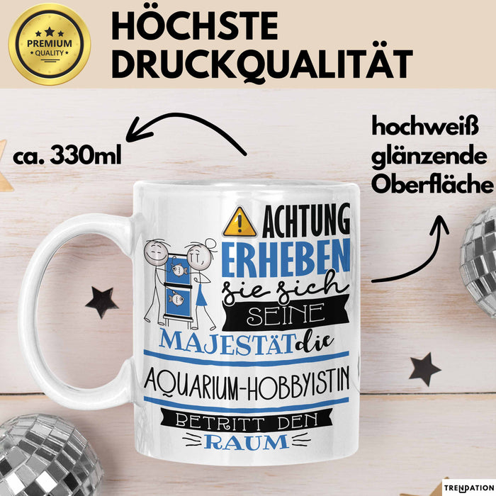 Aquarium-Hobbyistin Tasse Geschenk Lustiger Spruch Bitte Erheben Sie Sich Seine Majestät Die Aquarium-Hobbyistin Betritt Den Raum Weiß Trendation