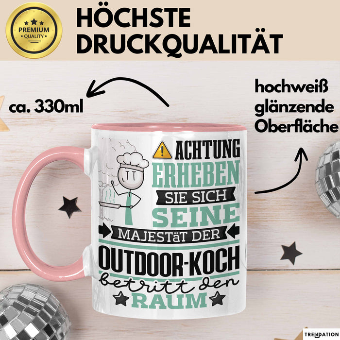 Outdoor-Koch Geschenk Tasse Lustiger Spruch Erheben Sie Sich Der Outdoor-Koch Betritt den Raum Rosa Trendation
