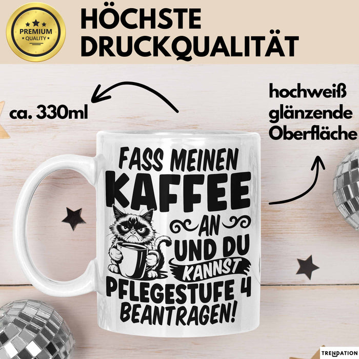 Humor Tasse Pflege Krankenschwester Büro Fass Meinen Kaffee An Und Du Kannst Pflegestufe 4 Beantragen Kaffee-Becher Weiß Trendation