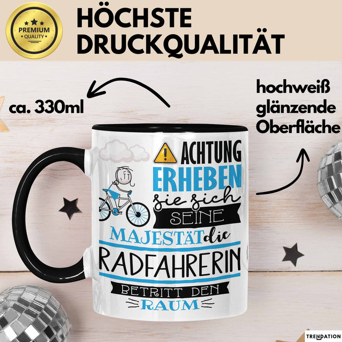 Radfahrerin Tasse Geschenk Lustiger Spruch Bitte Erheben Sie Sich Seine Majestät Die Radfahrerin Betritt Den Raum Schwarz Trendation