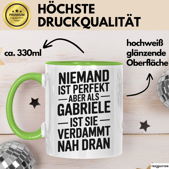 Gabriele Tasse Geschenk Niemand Ist Perfekt Gabriele Verdammt Nah Dran Geschenkidee Grün Trendation