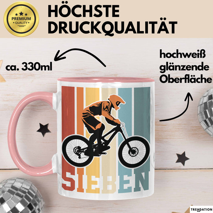 Tasse SIEBEN Grafik RetroStil Geschenkidee 7. Geburtstag Jungs Rosa Trendation
