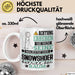 Snowshoer Geschenk Tasse Lustiger Spruch Erheben Sie Sich Der Snowshoer Betritt den Raum Weiß Trendation