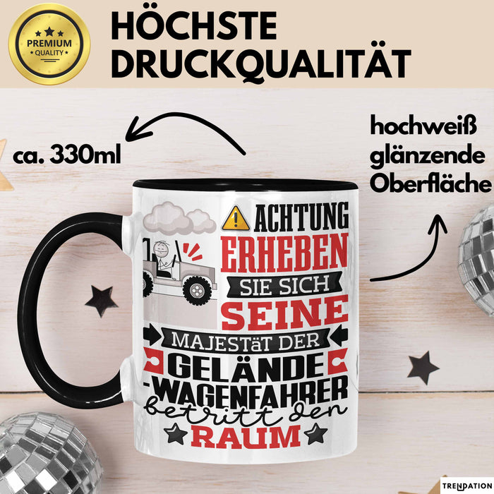 Geländewagenfahrer Geschenk Tasse Lustiger Spruch Erheben Sie Sich Der Geländewagenfahrer Betritt den Raum Schwarz Trendation