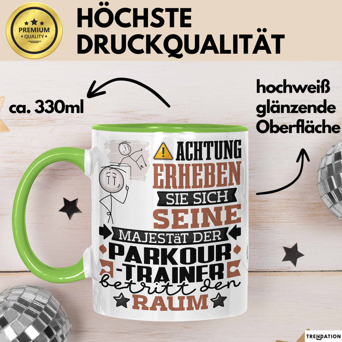 Parkour-Trainer Geschenk Tasse Lustiger Spruch Erheben Sie Sich Der Parkour-Trainer Betritt den Raum Grün Trendation