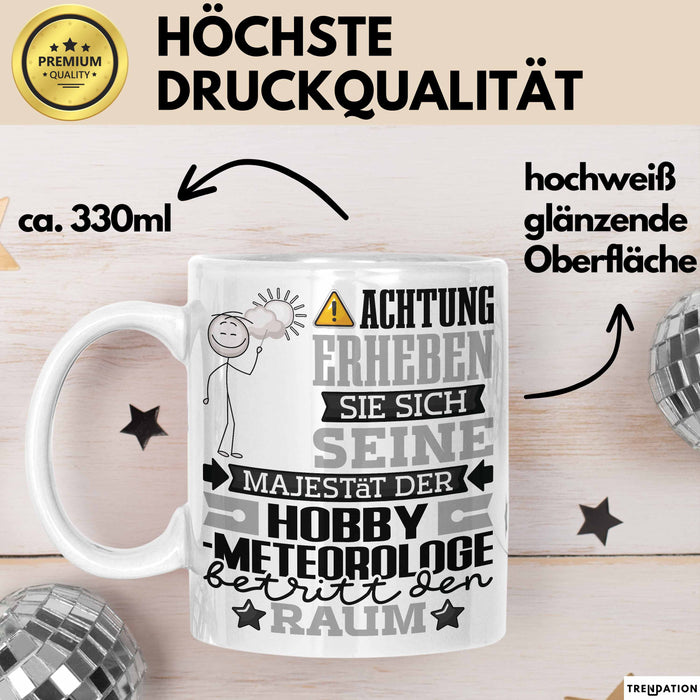 Hobbymeteorologe Geschenk Tasse Lustiger Spruch Erheben Sie Sich Der Hobbymeteorologe Betritt den Raum Weiß Trendation