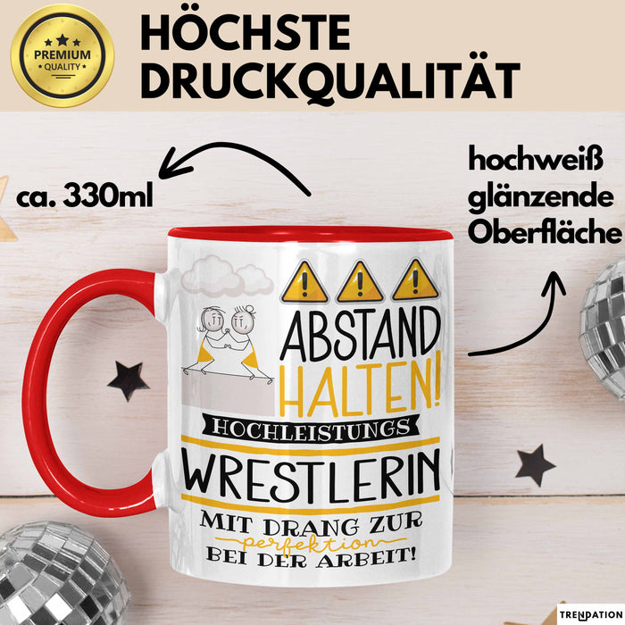 Wrestlerin Tasse Geschenk Lustig Abstand Halten Hochleistungs-Wrestlerin Mit Drang Zur Perfektion Bei Der Arbeit Rot Trendation