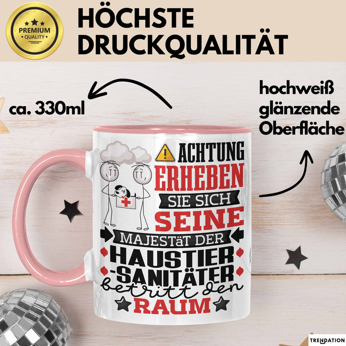 Haustiersanitäter Geschenk Tasse Lustiger Spruch Erheben Sie Sich Der Haustiersanitäter Betritt den Raum Rosa Trendation