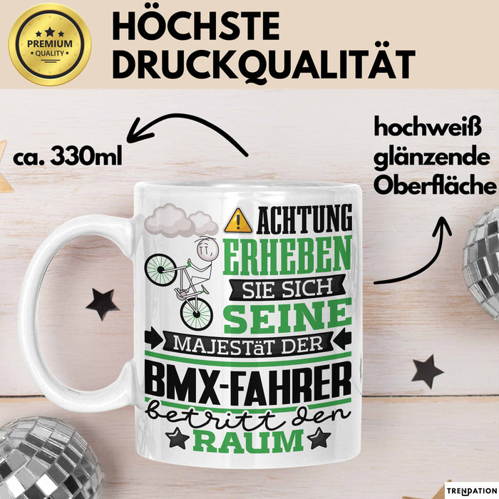 BMX-Fahrer Geschenk Tasse Lustiger Spruch Erheben Sie Sich Der BMX-Fahrer Betritt den Raum Weiß Trendation