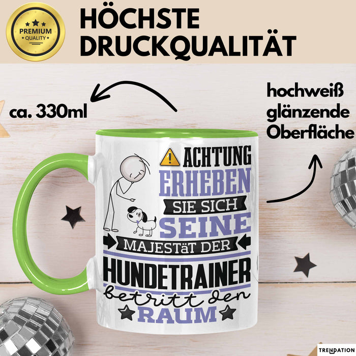 Hundetrainer Geschenk Tasse Lustiger Spruch Erheben Sie Sich Der Hundetrainer Betritt den Raum Grün Trendation