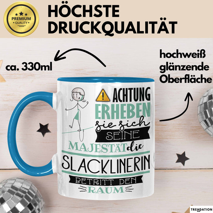 Slacklinerin Tasse Geschenk Lustiger Spruch Bitte Erheben Sie Sich Seine Majestät Die Slacklinerin Betritt Den Raum Blau Trendation