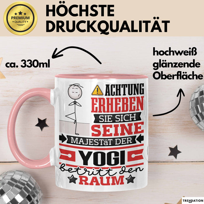 Yogi Geschenk Tasse Lustiger Spruch Erheben Sie Sich Der Yogi Betritt den Raum Rosa Trendation