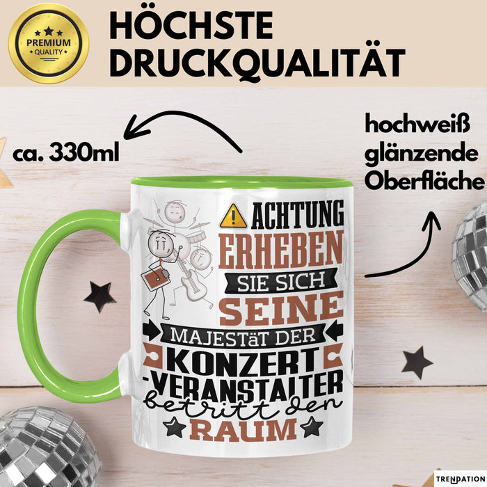 Konzertveranstalter Geschenk Tasse Lustiger Spruch Erheben Sie Sich Der Konzertveranstalter Betritt den Raum Grün Trendation