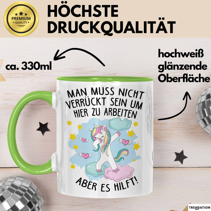 Office Arbeitskollege Einhorn Tasse Geschenk Lustige Geschenkidee Spruch Man Muss Nicht Verrückt Sein Um Hier Zu Arbeiten Aber Es Hilft Grün Trendation