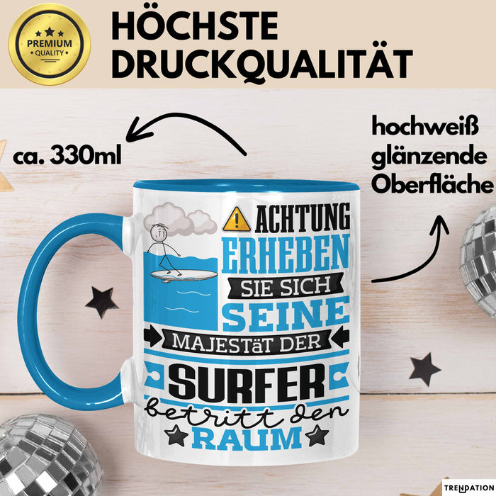 Surfer Geschenk Tasse Lustiger Spruch Erheben Sie Sich Der Surfer Betritt den Raum Blau Trendation