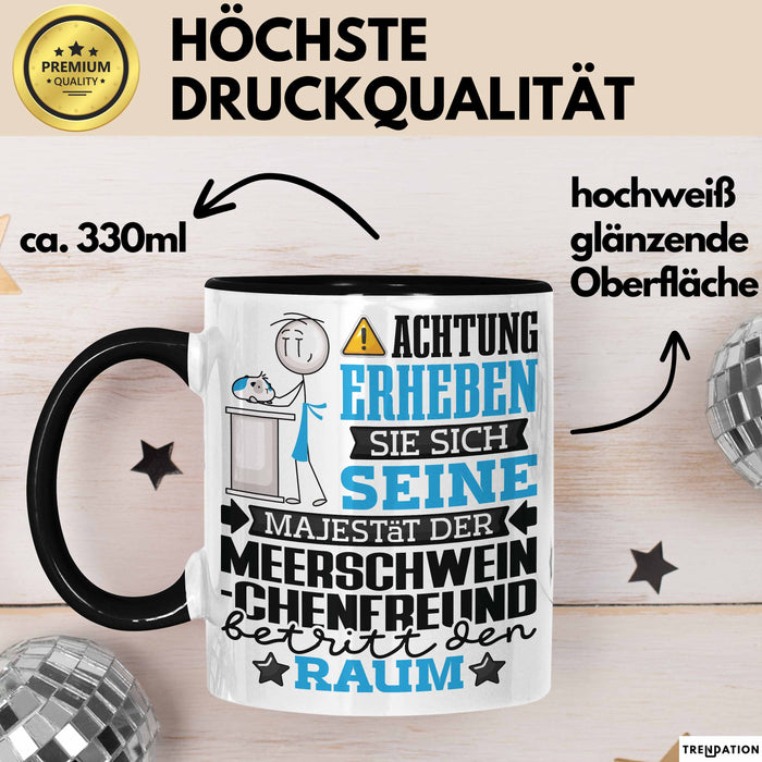 Meerschweinchenfreund Geschenk Tasse Lustiger Spruch Erheben Sie Sich Der Meerschweinchenfreund Betritt den Raum Schwarz Trendation