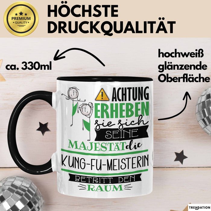 Kung-Fu-Meisterin Tasse Geschenk Lustiger Spruch Bitte Erheben Sie Sich Seine Majestät Die Kung-Fu-Meisterin Betritt Den Raum Schwarz Trendation