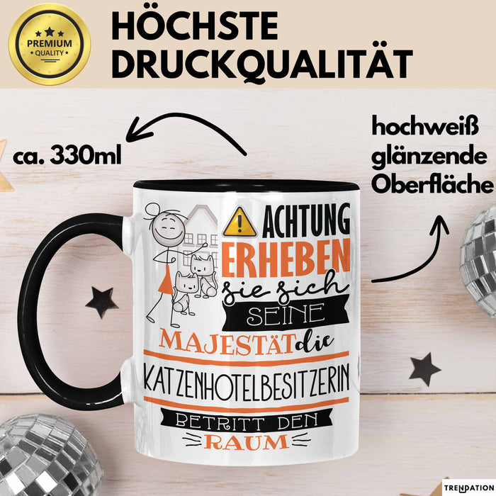 Katzenhotelbesitzerin Tasse Geschenk Lustiger Spruch Bitte Erheben Sie Sich Seine Majestät Die Katzenhotelbesitzerin Betritt Den Raum Schwarz Trendation