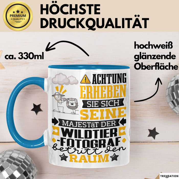 Wildtierfotograf Geschenk Tasse Lustiger Spruch Erheben Sie Sich Der Wildtierfotograf Betritt den Raum Blau Trendation
