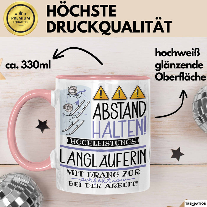 Langläuferin Tasse Geschenk Lustig Abstand Halten Hochleistungs-Langläuferin Mit Drang Zur Perfektion Bei Der Arbeit Rosa Trendation