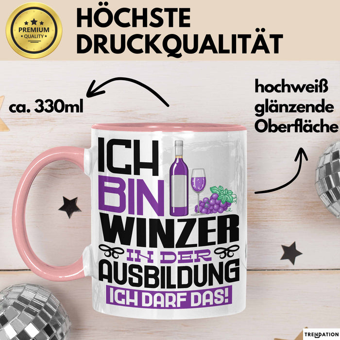 Winzer Ausbildung Tasse Geschenk Ich Bin Winzer In Der Ausbildung Ich Darf Das Geschenkidee Spruch Rosa Trendation