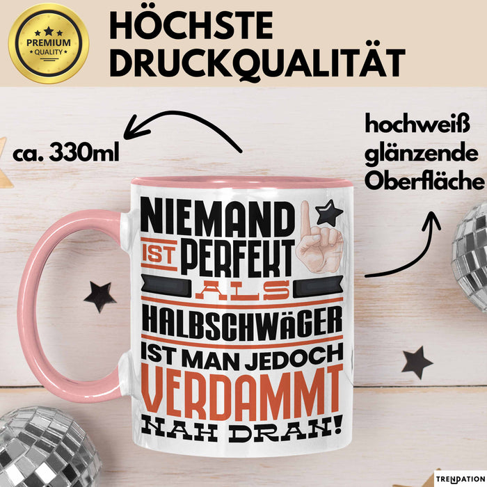 Halbschwäger Geschenk Tasse Lustige Geschenkidee für Halbschwäger Geburtstag Kaffee-Becher Niemand Ist Perfekt Aber Als Halbschwäger Ist Man Nah Dran Rosa Trendation