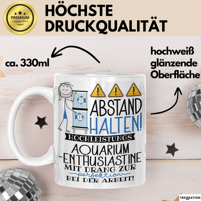 Aquarium-Enthusiastin Tasse Geschenk Lustig Abstand Halten Hochleistungs-Aquarium-Enthusiastin Mit Drang Zur Perfektion Bei Der Arbeit Weiß Trendation