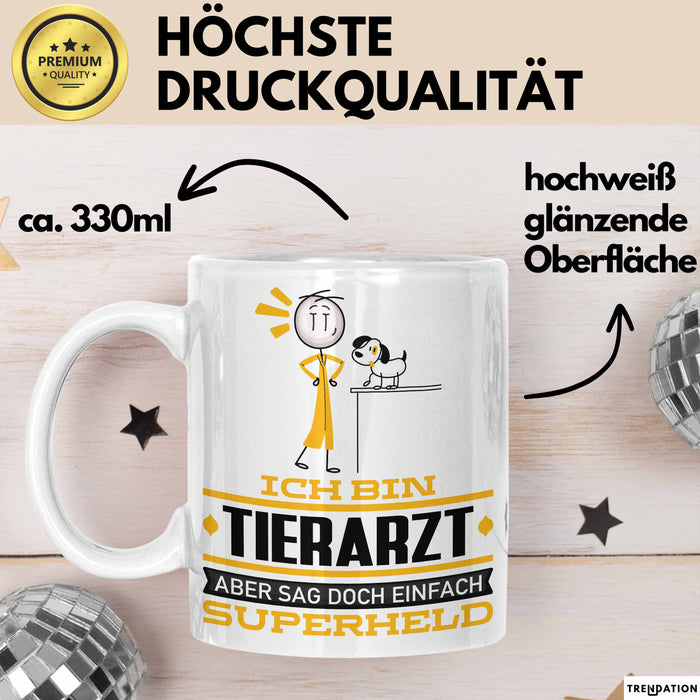 Tierarzt Geschenk Tasse Ich Bin Tierarzt Aber Sag Doch Einfach Superheld Lustige Geschenkdiee für Tierarzt Kaffee-Becher Weiß Trendation