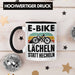 Trendation - Elektrofahrrad E-Bike Tasse mit Spruch Geschenk Ebike Lustige Geschenke Kaffeetasse Rentner Schwarz Trendation