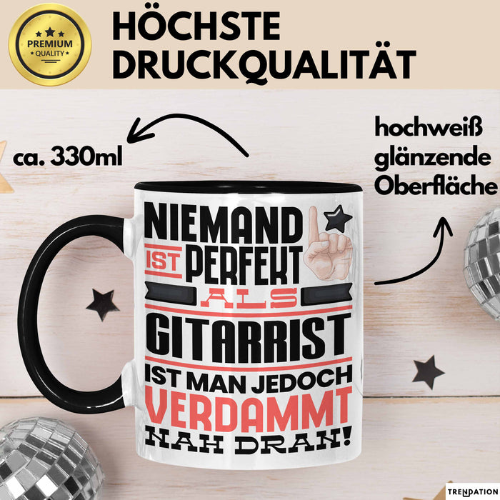 Gitarrist Geschenk Tasse Lustige Geschenkidee für Gitarrist Geburtstag Kaffee-Becher Niemand Ist Perfekt Aber Als Gitarrist Ist Man Nah Dran Schwarz Trendation
