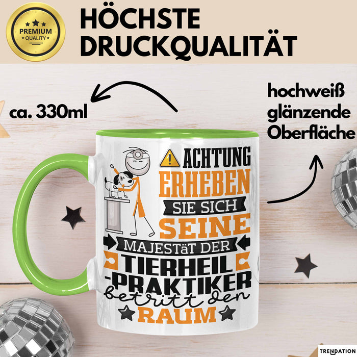 Tierheilpraktiker Geschenk Tasse Lustiger Spruch Erheben Sie Sich Der Tierheilpraktiker Betritt den Raum Grün Trendation