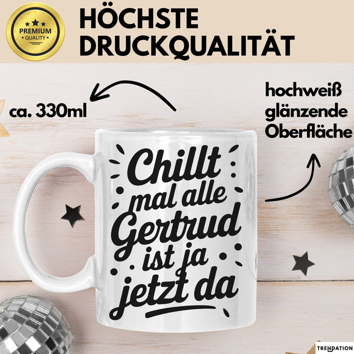 Gertrud Tasse Geschenk Chillt Mal Alle Gertrud Ist Ja Jetzt Da Geschenkidee Becher mit Name Weiß Trendation