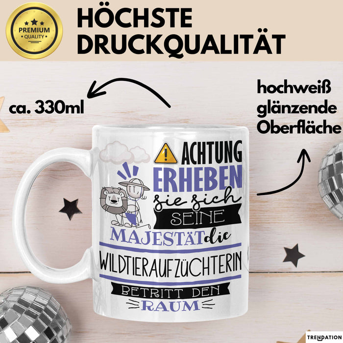 Wildtieraufzüchterin Tasse Geschenk Lustiger Spruch Bitte Erheben Sie Sich Seine Majestät Die Wildtieraufzüchterin Betritt Den Raum Weiß Trendation