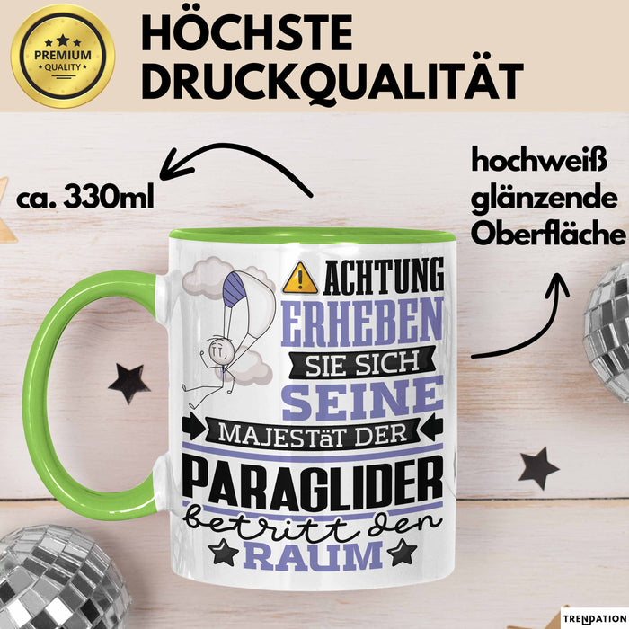 Paraglider Geschenk Tasse Lustiger Spruch Erheben Sie Sich Der Paraglider Betritt den Raum Grün Trendation
