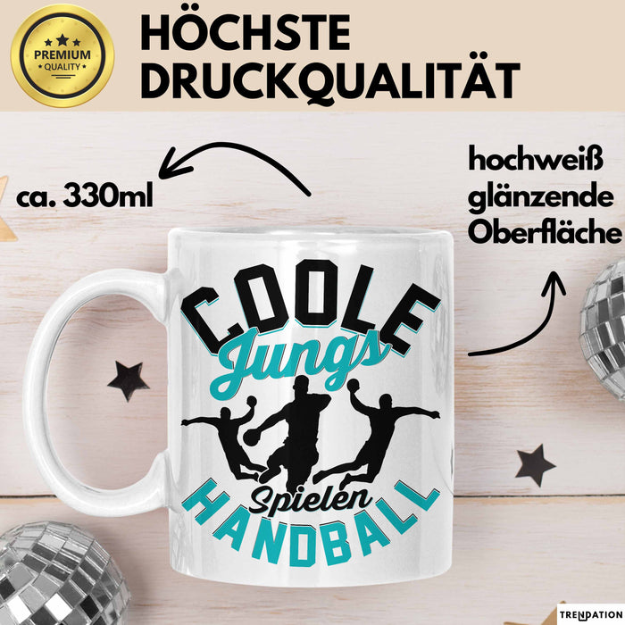 Handball-Spieler Geschenk Tasse Geschenkidee Handball-Spieler Jungs Kaffee-Becher Coole Jungs Spielen Handball Weiß Trendation