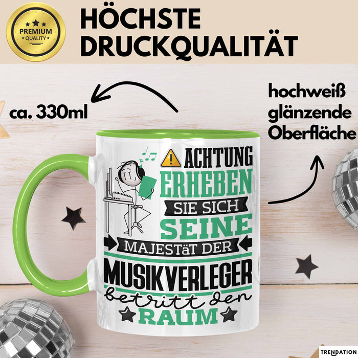 Musikverleger Geschenk Tasse Lustiger Spruch Erheben Sie Sich Der Musikverleger Betritt den Raum Grün Trendation