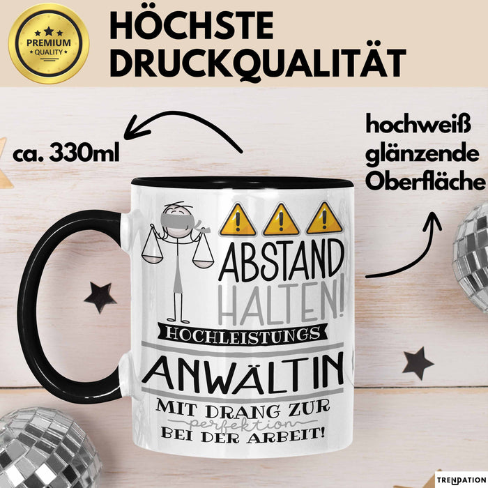 Anwältin Tasse Geschenk Lustig Abstand Halten Hochleistungs-Anwältin Mit Drang Zur Perfektion Bei Der Arbeit Trendation
