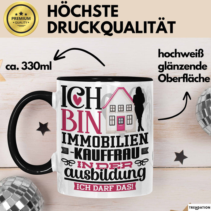 Immobilienkauffrau Ausbildung Start Geschenk Tasse Ich Bin Immobilienkauffrau In Der Ausbildung Ich Darf Das Kaffee-Becher Geschenkidee Schwarz Trendation