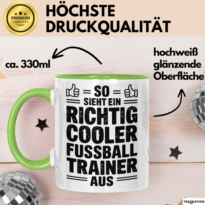 Fußballtrainer Fußballteam Tasse Geschenk Lustige Geschenkidee Spruch So Sieht Ein Richtig Cooler Fussball Trainer Aus Grün Trendation