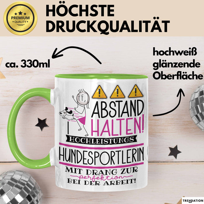 Hundesportlerin Tasse Geschenk Lustig Abstand Halten Hochleistungs-Hundesportlerin Mit Drang Zur Perfektion Bei Der Arbeit Grün Trendation