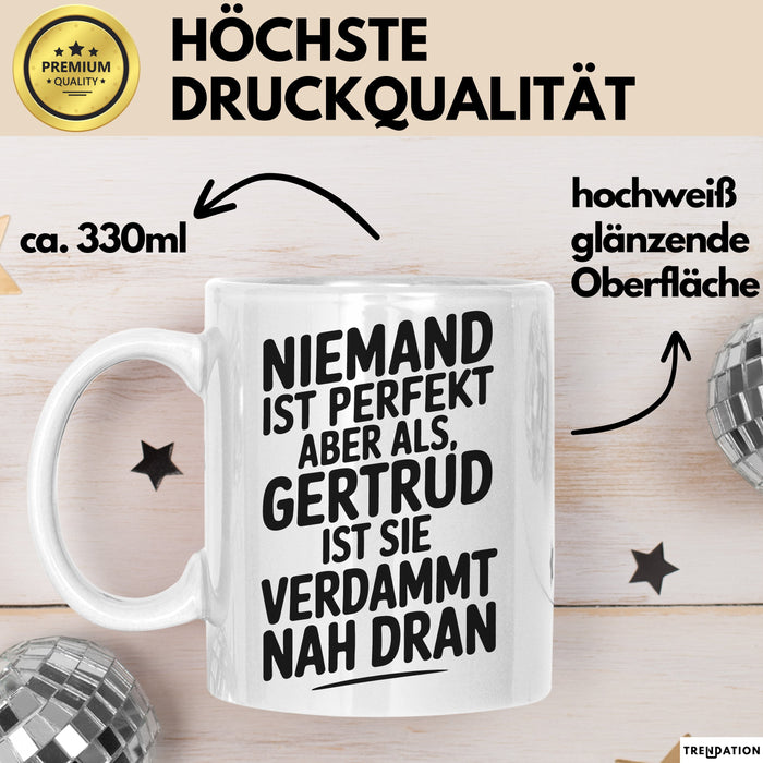 Gertrud Tasse Geschenk Niemand Ist Perfekt Gertrud Verdammt Nah Dran Geschenkidee Weiß Trendation