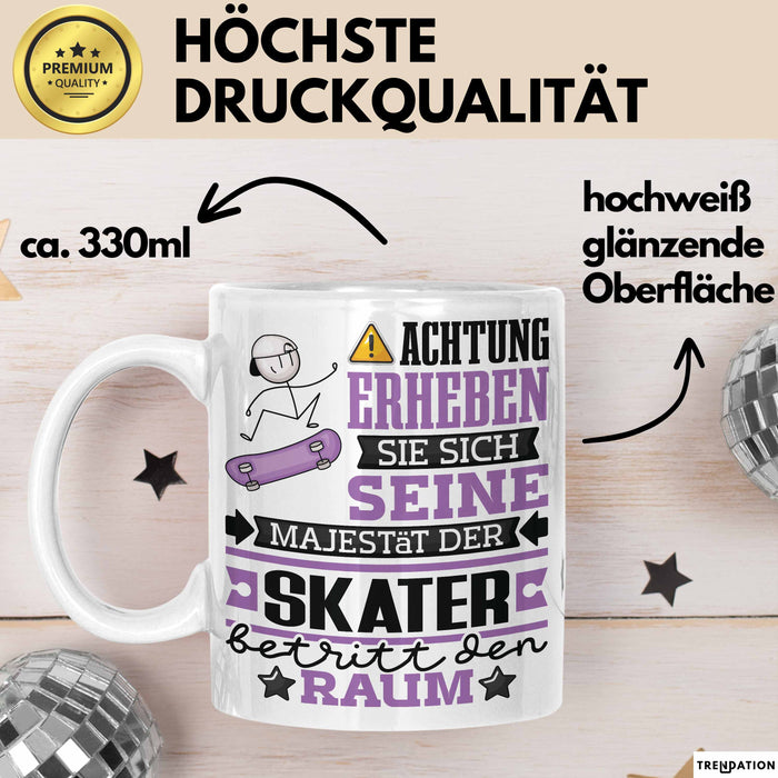 Skater Geschenk Tasse Lustiger Spruch Erheben Sie Sich Der Skater Betritt den Raum Weiß Trendation