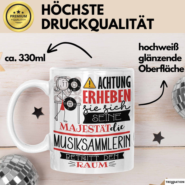 Musiksammlerin Tasse Geschenk Lustiger Spruch Bitte Erheben Sie Sich Seine Majestät Die Musiksammlerin Betritt Den Raum Weiß Trendation
