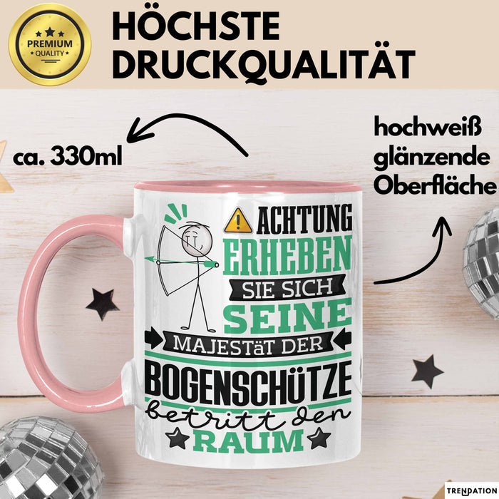 Bogenschütze Geschenk Tasse Lustiger Spruch Erheben Sie Sich Der Bogenschütze Betritt den Raum Rosa Trendation
