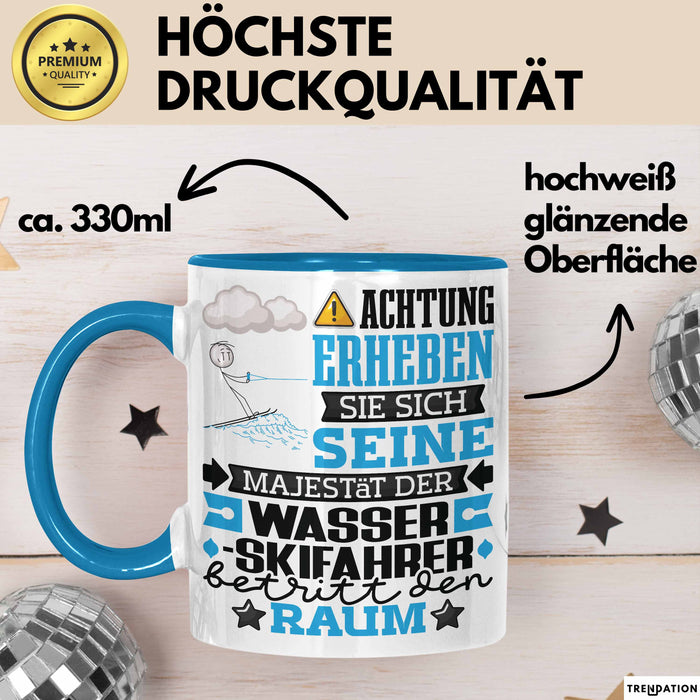 Wasserskifahrer Geschenk Tasse Lustiger Spruch Erheben Sie Sich Der Wasserskifahrer Betritt den Raum Blau Trendation