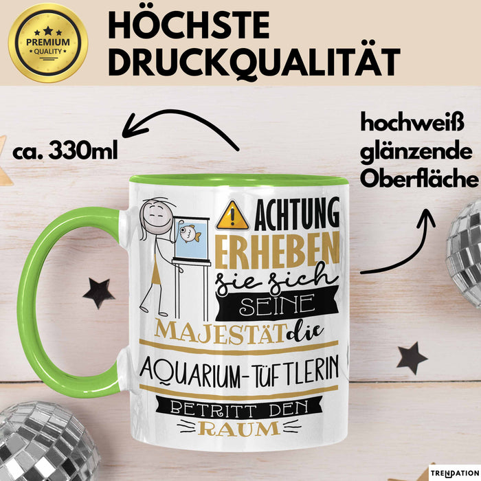 Aquarium-Tüftlerin Tasse Geschenk Lustiger Spruch Bitte Erheben Sie Sich Seine Majestät Die Aquarium-Tüftlerin Betritt Den Raum Grün Trendation