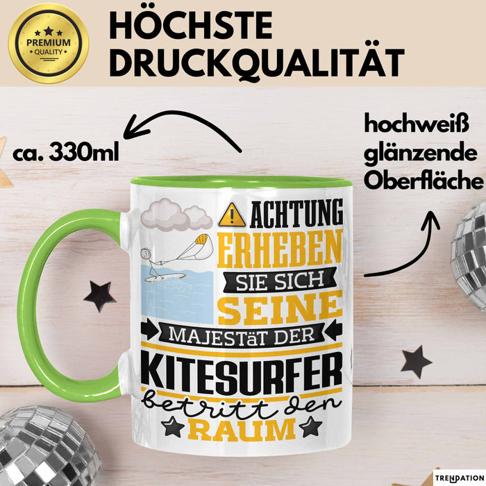 Kitesurfer Geschenk Tasse Lustiger Spruch Erheben Sie Sich Der Kitesurfer Betritt den Raum Grün Trendation