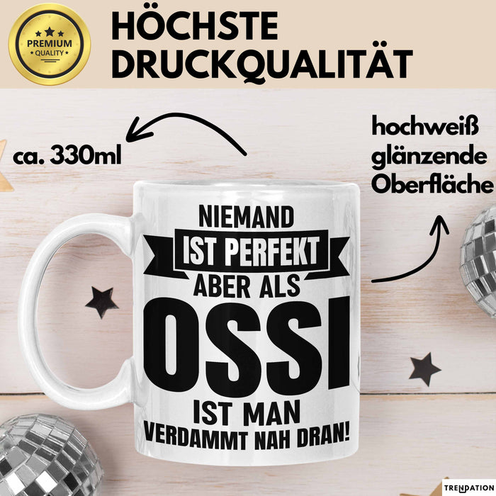 Ossi Geschenk Tasse Ostdeutschland Ossi Geschenkidee Niemand Ist Perfekt Aber Als Ossi Ist Man Verdammt Nah Dran Dresden Leipzig Kaffee-Becher Weiß Trendation