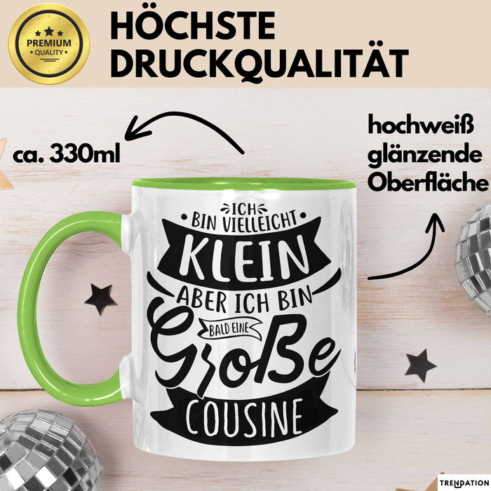 Große Cousine Tasse Geschenk Verkündung Ich Bin Vielleicht Klein Aber Ich Bin Bald Eine Große Cousine Geschenkidee Nachwuchs Grün Trendation
